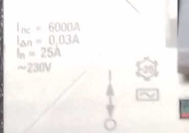 Фрагмент надписей HNC: Inc 6000 A, IΔn 0,03 A, In 25 A, 230 V и знак синусоидального тока